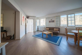 APPARTEMENT DE CHARME - VUE SUR REMPARTS - 2 PERSONNES - WiFI GRATUIT